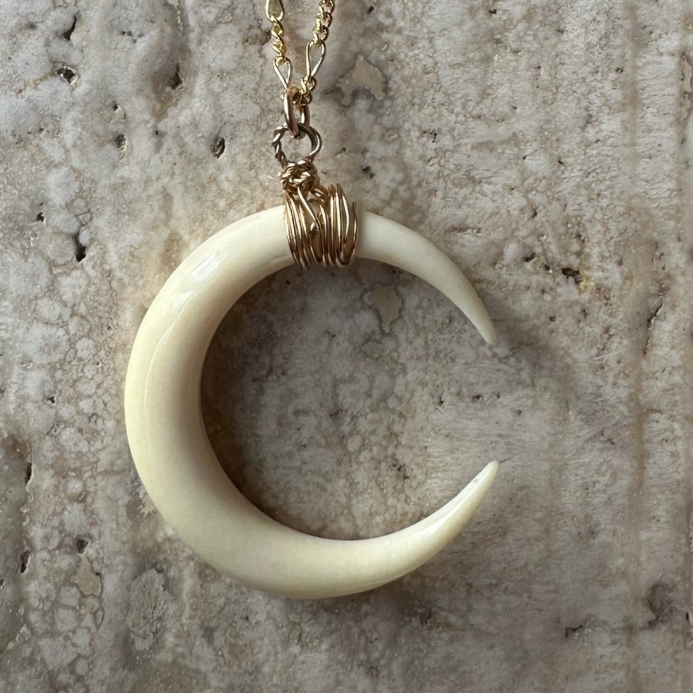 14k gold filled crescent moon pendant - Picture 5 of 6